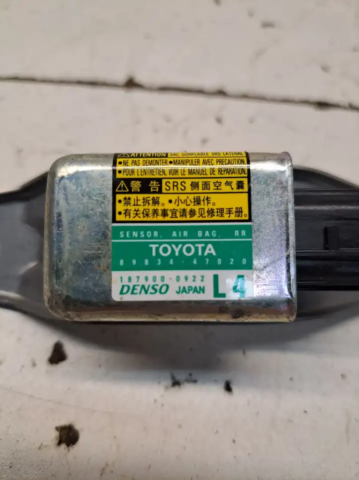 Toyota Prius (XW20) (2003 - 2009) 8983447020 Датчик удара SRS — фото 3