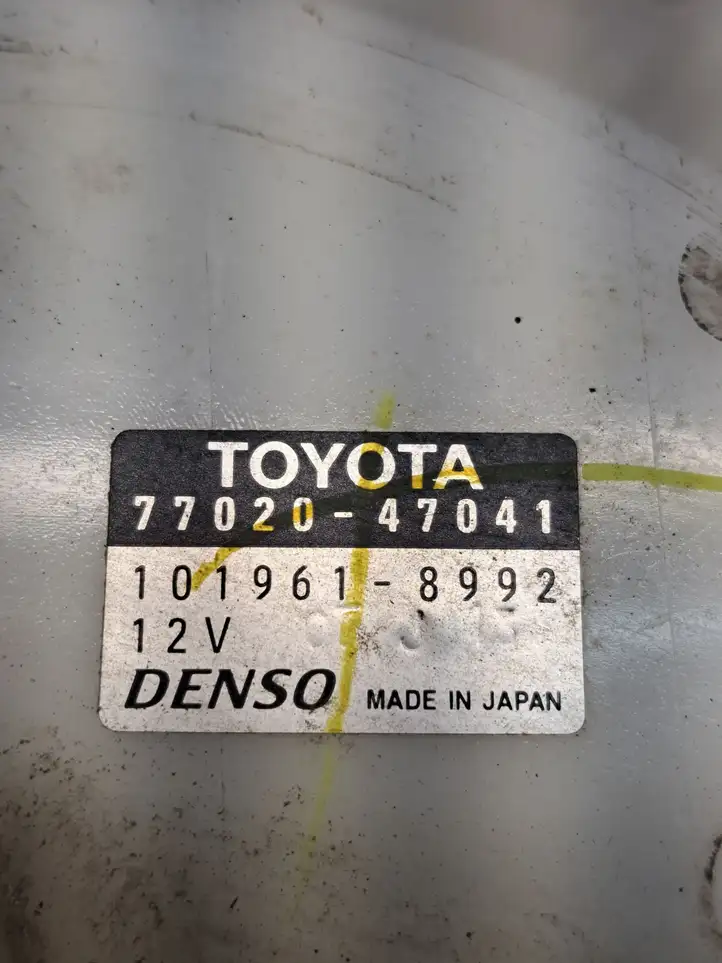 Toyota Prius (XW20) (2003 - 2009) 7702047041 Топливный насос (в баке) — фото 2