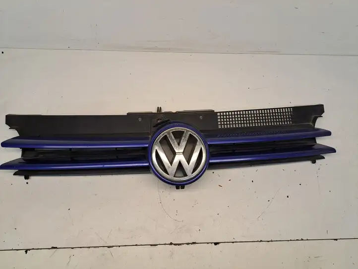 Volkswagen Golf V (2003 - 2009) 1J0853655B Передняя решетка — фото 1