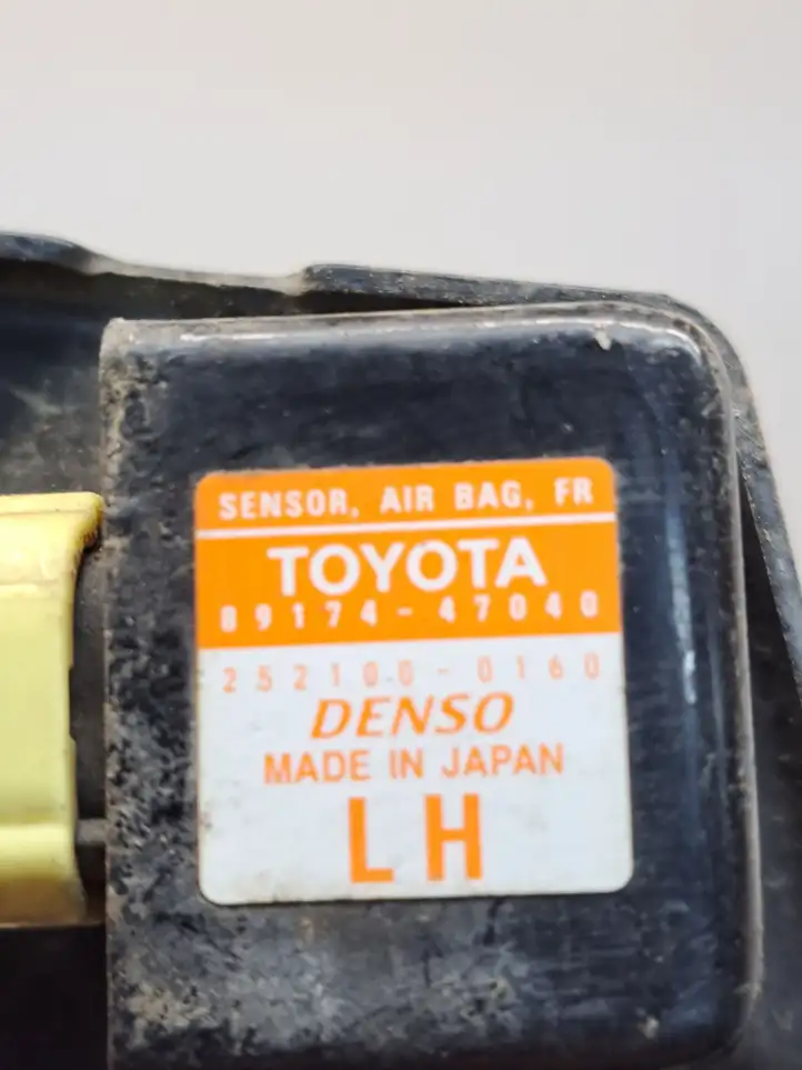 Toyota Prius (NHW20) (2003 - 2009) 8917447040 Датчик удара SRS — фото 2