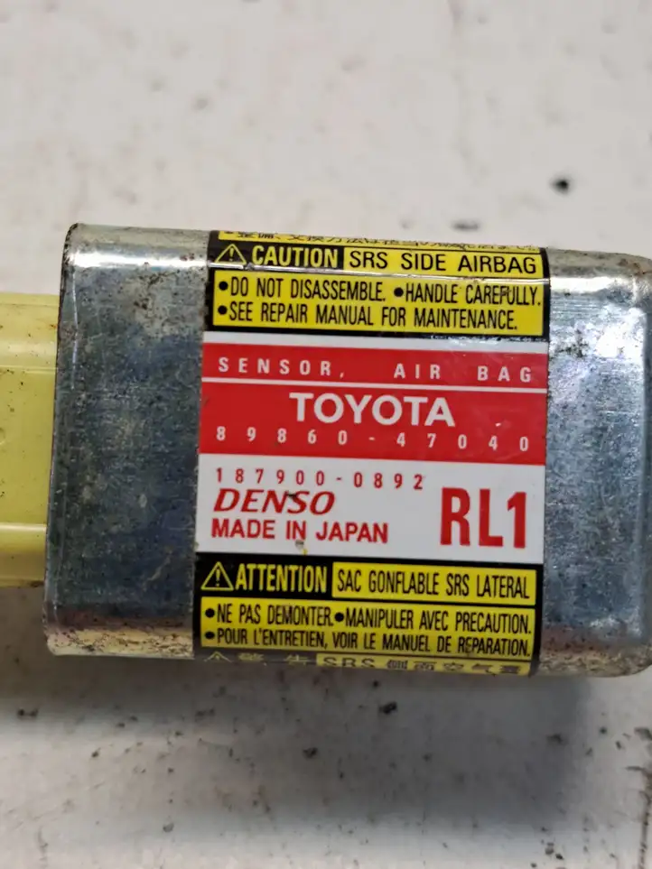 Toyota Prius (XW20) (2003 - 2009) 8986047040 Датчик удара SRS — фото 4