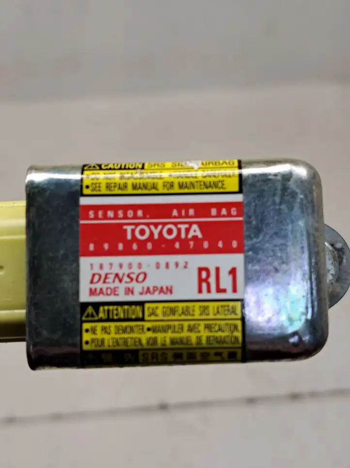 Toyota Prius (XW20) (2003 - 2009) 8986047040 Датчик удара SRS — фото 4