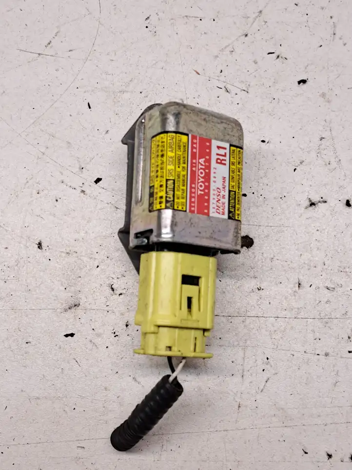 Toyota Prius (XW20) (2003 - 2009) 8986047040 Датчик удара SRS — фото 1