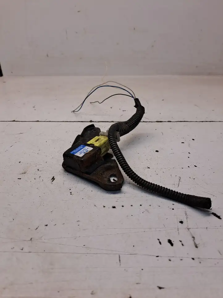 Toyota Prius (NHW20) (2003 - 2009) 8917347040 Датчик удара SRS — фото 1