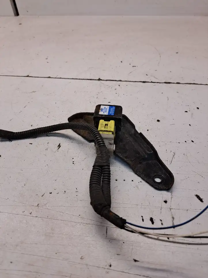 Toyota Prius (NHW20) (2003 - 2009) 8917347040 Датчик удара SRS — фото 7