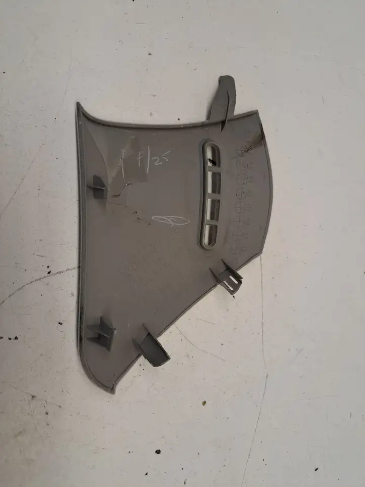 Toyota Prius (XW30) (2009 - 2015) 6221947010 Прочие детали салона — фото 2