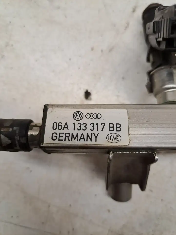 Audi A3/S3 8P (2004 - 2008) 06A133317BB Магистральная топливная трубка — фото 3
