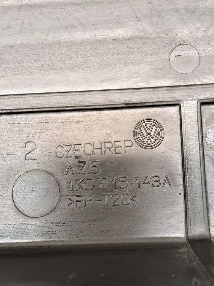 Volkswagen Golf V (2003 - 2009) 1K0915443A Крышка ящика аккумулятора — фото 2