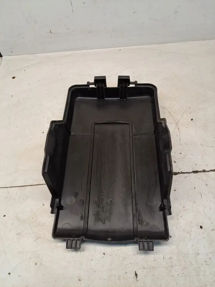Volkswagen Golf V (2003 - 2009) 1K0915443A Крышка ящика аккумулятора — фото 8