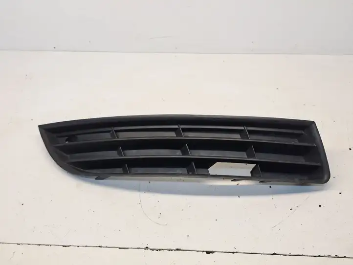 Volkswagen PASSAT B6 (2005 - 2010) 60008370 Нижняя решетка переднего бампера — фото 1