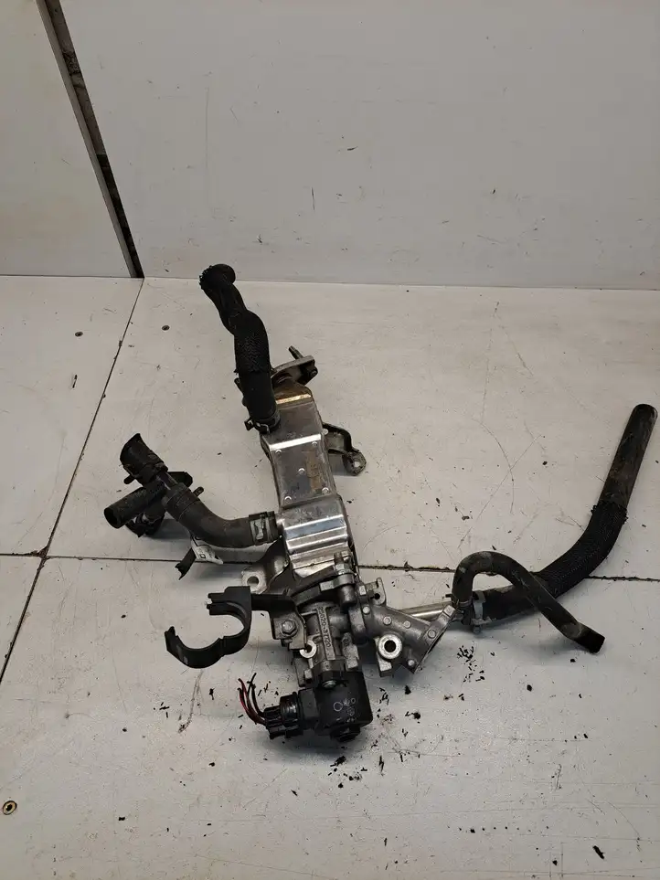 Toyota Prius (XW30) (2009 - 2015) 2562037120 Охладитель клапана EGR — фото 4