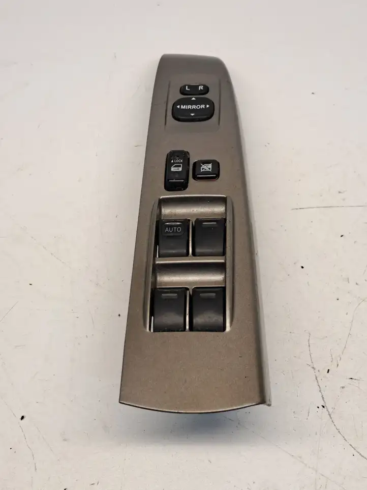 Toyota Prius (XW20) (2003 - 2009) 723247070 Блок кнопок стеклоподъемников — фото 1