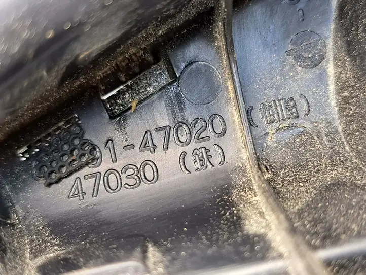 Toyota Prius (NHW20) (2003 - 2009) 4702047030 Прочие детали салона — фото 7