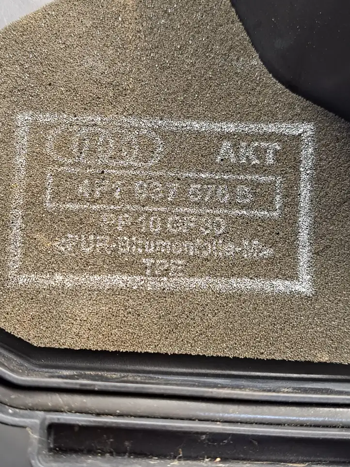 Audi A6 S6 C6 4F (2004 - 2008) 4F1937576 Крышка ящика предохранителей — фото 6