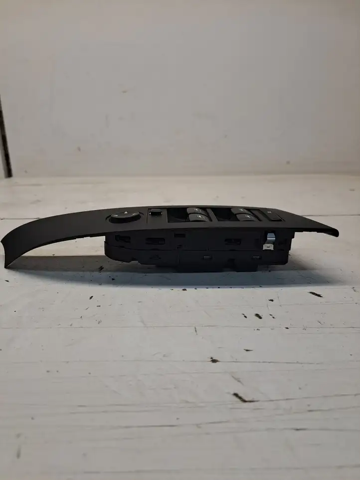 BMW 5 E60 E61 (2004 - 2010) 6951907 Кнопка стеклоподъемников — фото 3