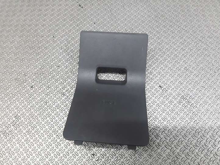 Toyota Yaris (1999 - 2003)  5554552010 Крышка ящика предохранителей