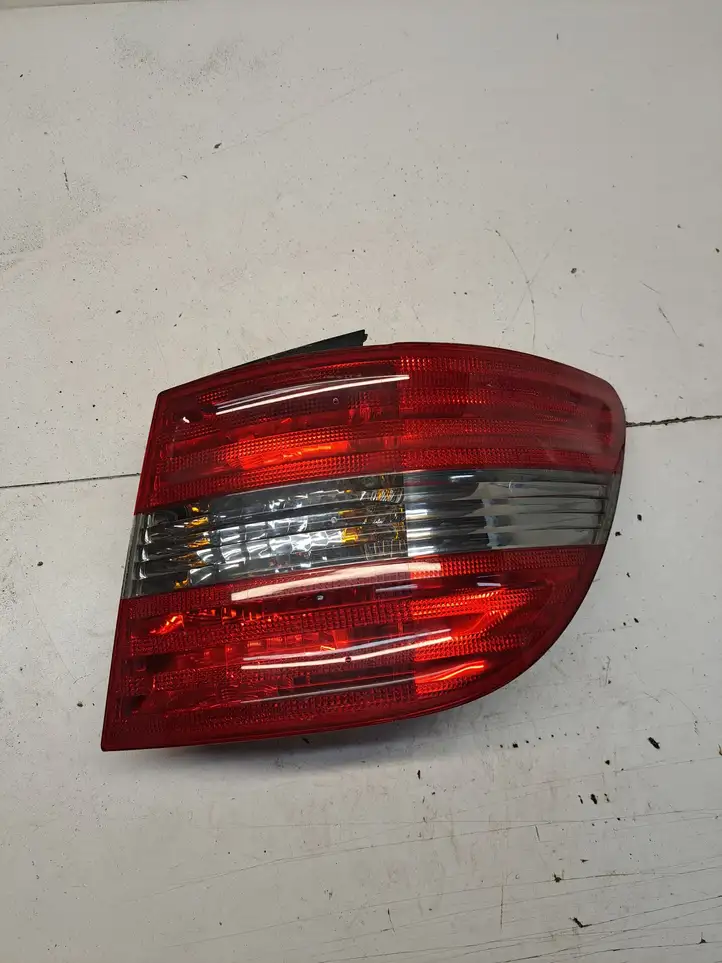 Mercedes-Benz B-class W245 (2005 - 2008) A1698202664 Задний фонарь в кузове — фото 1