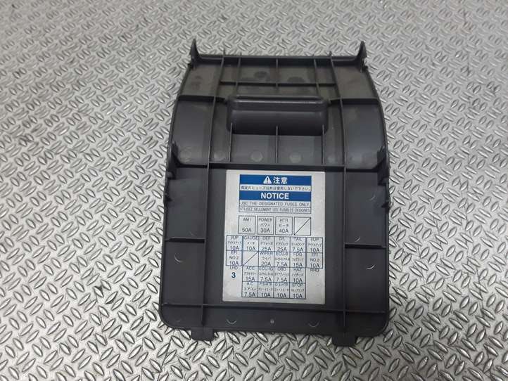 Toyota Yaris (1999 - 2003)  5554552010 Крышка ящика предохранителей