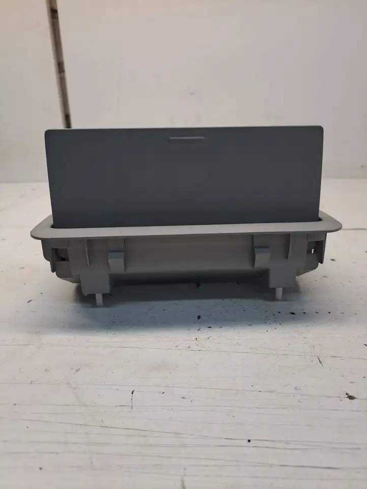 Toyota Avensis T270 (2009 - 2012) 038151 Передняя подсветка — фото 2