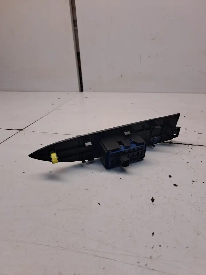 Toyota Avensis T270 (2009 - 2012) 8481005070 Блок кнопок стеклоподъемников — фото 4