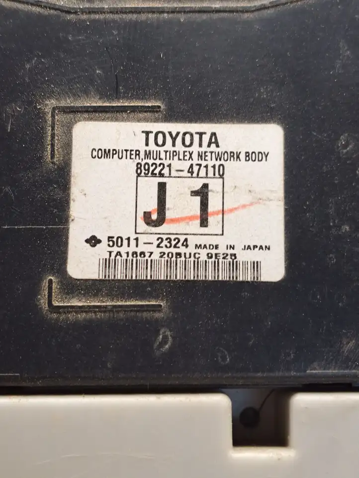 Toyota Prius+ (ZVW40) (2011 - 2018) 8922147110 Модуль управления кузовом (BCM) — фото 7