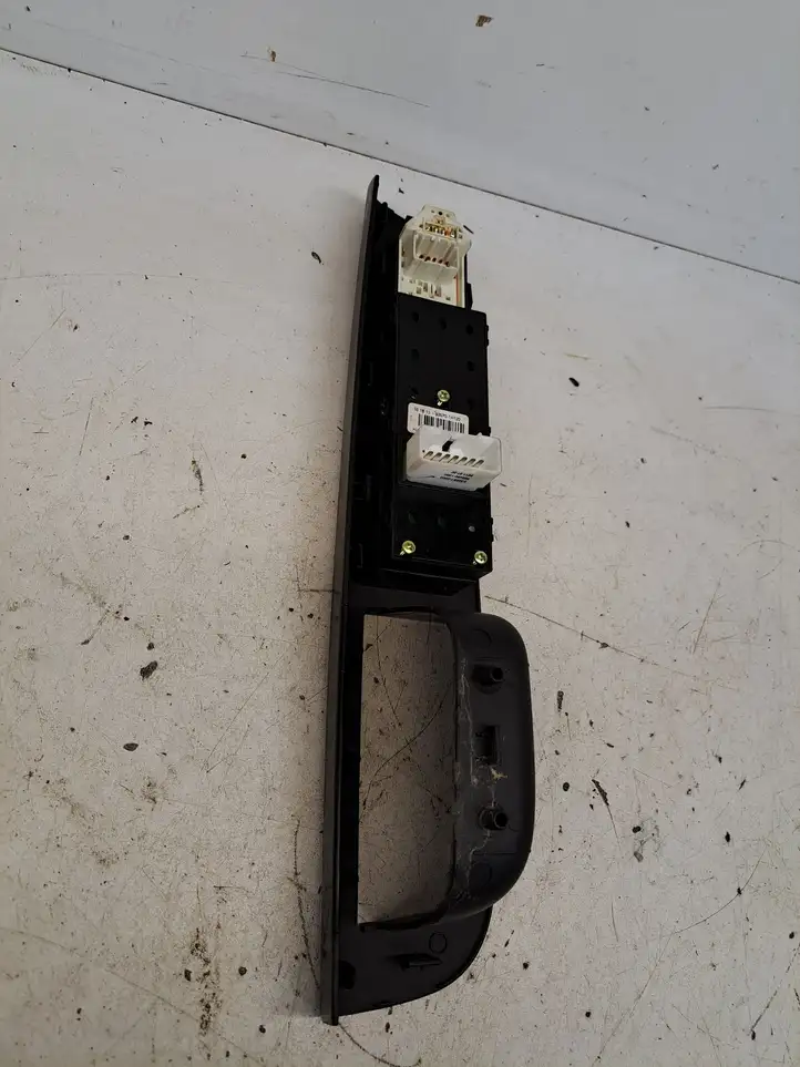 Kia Ceed (2006 - 2010) 823511H020 Кнопка стеклоподъемников — фото 8