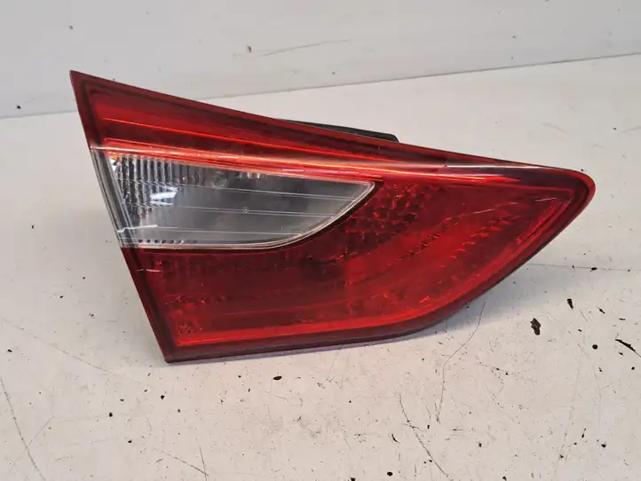 Hyundai i30 (2012 - 2015) 92403A50 Задний фонарь в крышке багажника — фото 1