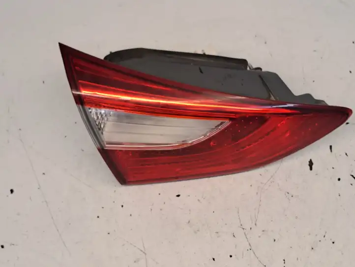 Hyundai i30 (2012 - 2015) 92403A50 Задний фонарь в крышке багажника — фото 5