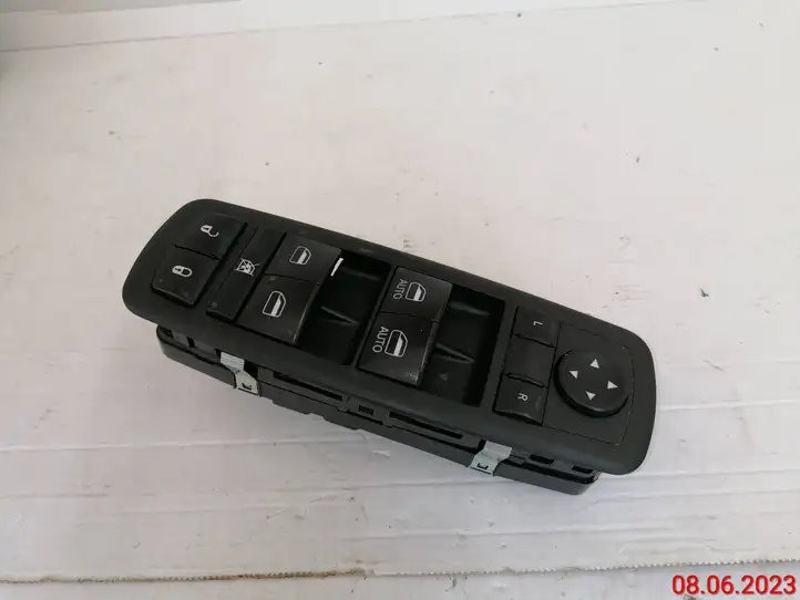Chrysler Pacifica (2016 - ) 68234092AC Кнопка стеклоподъемников — фото 1