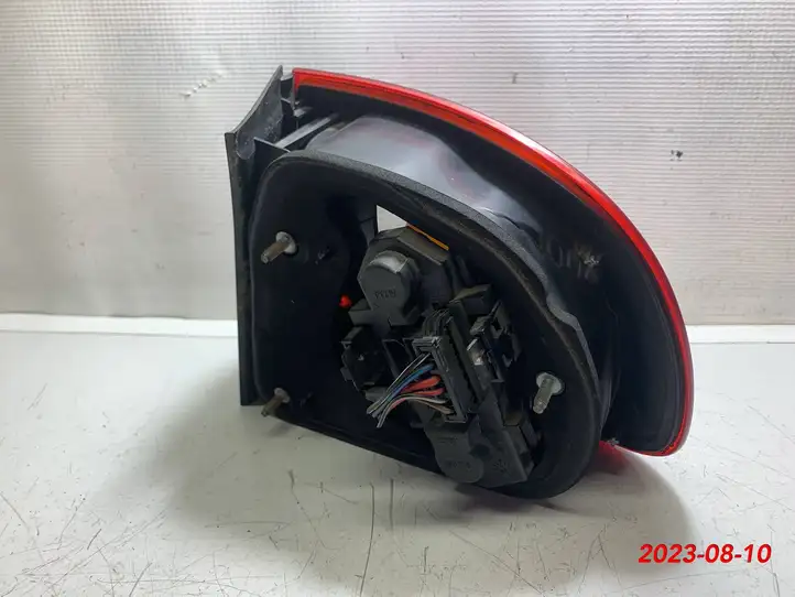 Seat Toledo II (1M) (1998 - 2006) 1M5945095B Задний фонарь в кузове — фото 5