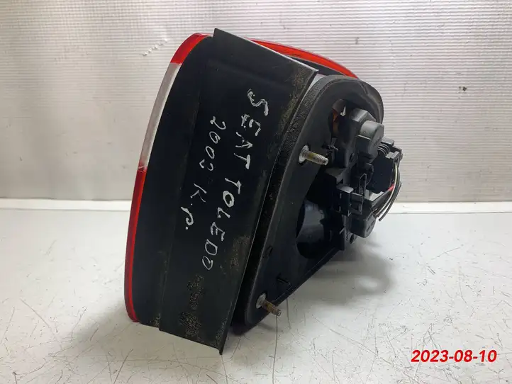 Seat Toledo II (1M) (1998 - 2006) 1M5945095B Задний фонарь в кузове — фото 6