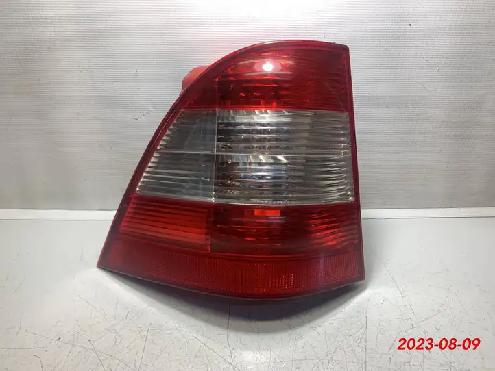 Mercedes-Benz ML W163 (1997 - 2005) A1638201964 Задний фонарь в кузове — фото 1