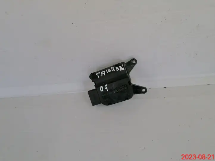 Volkswagen Touran I (2003 - 2010) 0132801338 Двигатель задвижки потока воздуха — фото 1