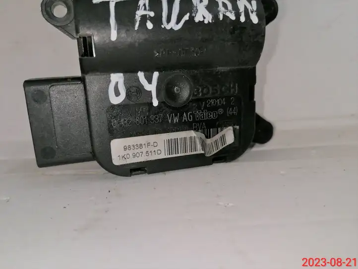 Volkswagen Touran I (2003 - 2010) 0132801337 Двигатель задвижки потока воздуха — фото 2