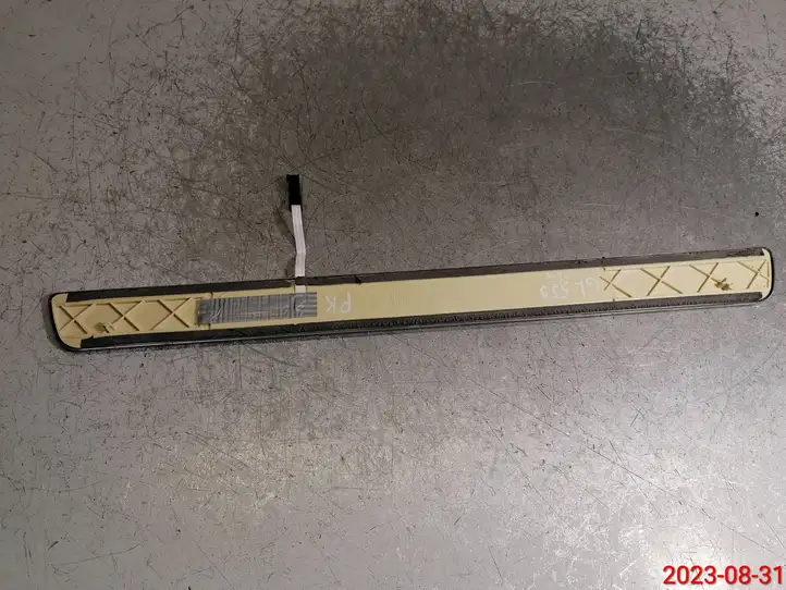 Mercedes-Benz GL X166 (2013 - 2019) A1666801235 Внутренняя отделка переднего порога — фото 3