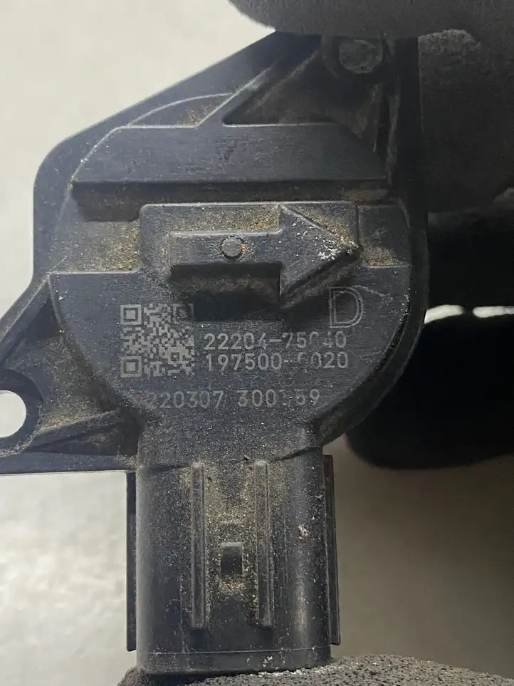 Toyota RAV 4 (XA50) (2018 - ) 2220475040 Датчик массового расхода воздуха — фото 4