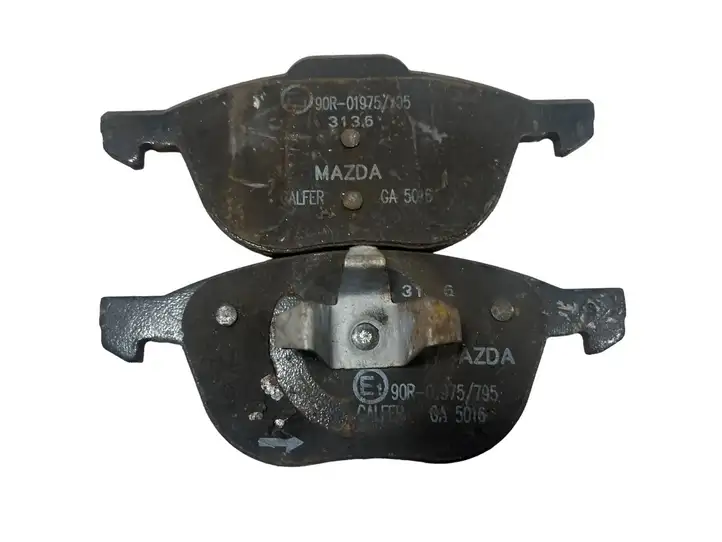 Mazda 5 (2005 - 2010) 90R01975795 Передние тормозные колодки — фото 4