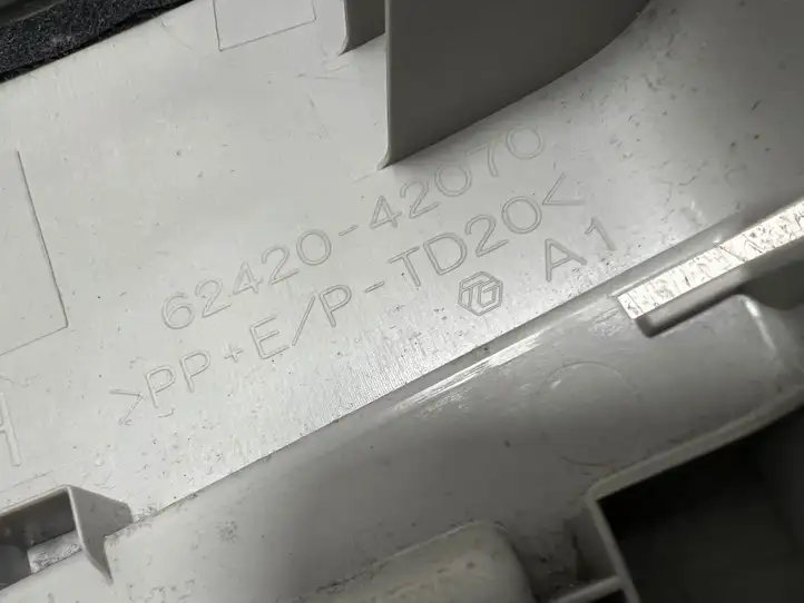 Toyota RAV 4 (XA40) (2012 - 2018) 6242042070 Верхняя обшивка стойки B — фото 6