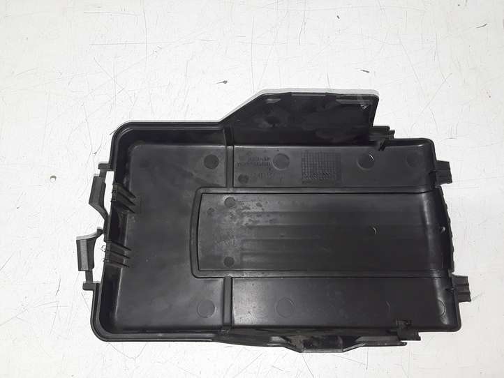 Volkswagen PASSAT B6 (2005 - 2010)  1K0915443A Крышка ящика аккумулятора