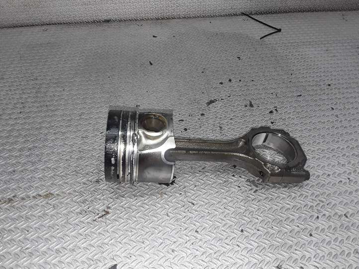 Volkswagen PASSAT B5.5 (2001 - 2005)   Поршень (поршни)