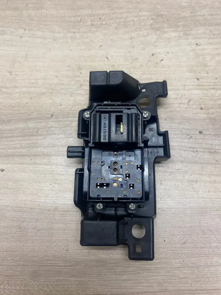 Honda CR-V (2006 - 2009) m31538 Кнопка стеклоподъемников — фото 3