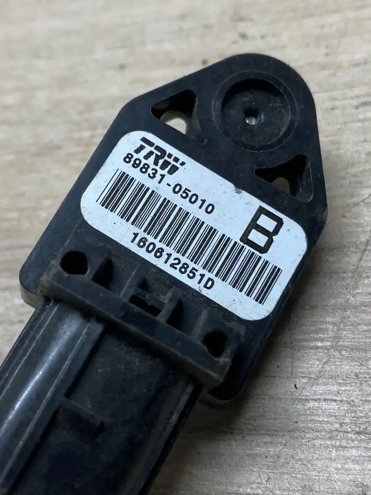 Toyota Corolla Verso AR10 (2004 - 2009) 8983105010 Датчик удара SRS — фото 3