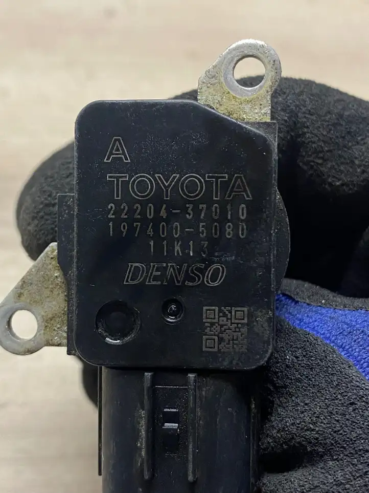 Toyota Verso (2012 - 2015) 2220437010 Датчик массового расхода воздуха — фото 5