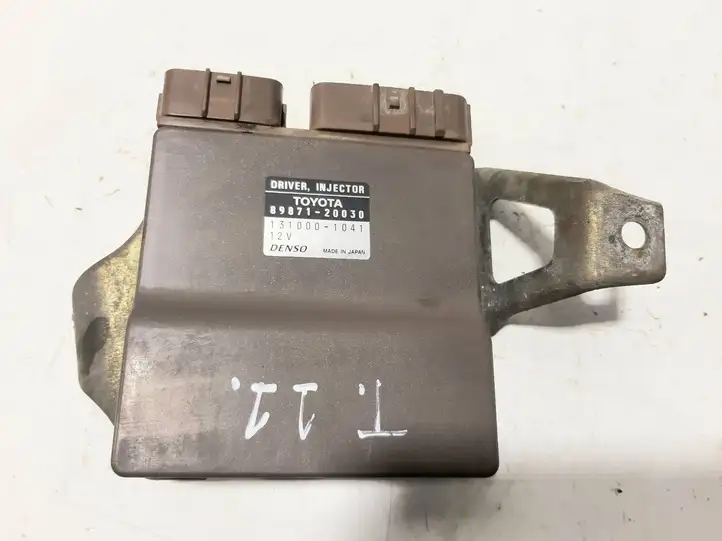 Toyota Avensis Verso (2001 - 2004) 8987120030 Блок управления форсунками — фото 1