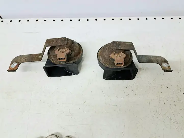 Volvo V50 (2004 - 2008) Звуковой сигнал — фото 2