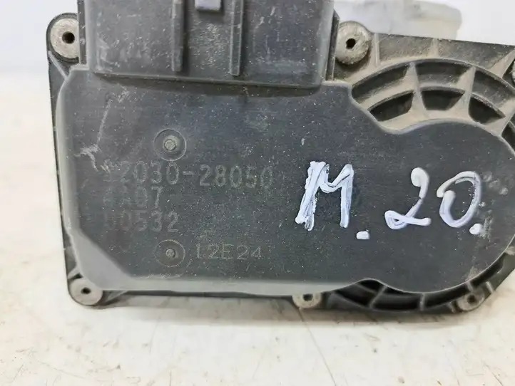 Toyota Avensis T250 (2003 - 2006) 2203028050 Дроссельная заслонка — фото 2