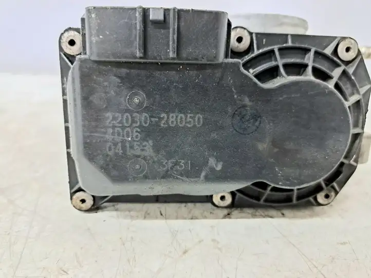 Toyota Avensis T250 (2003 - 2006) 2203028050 Дроссельная заслонка — фото 2
