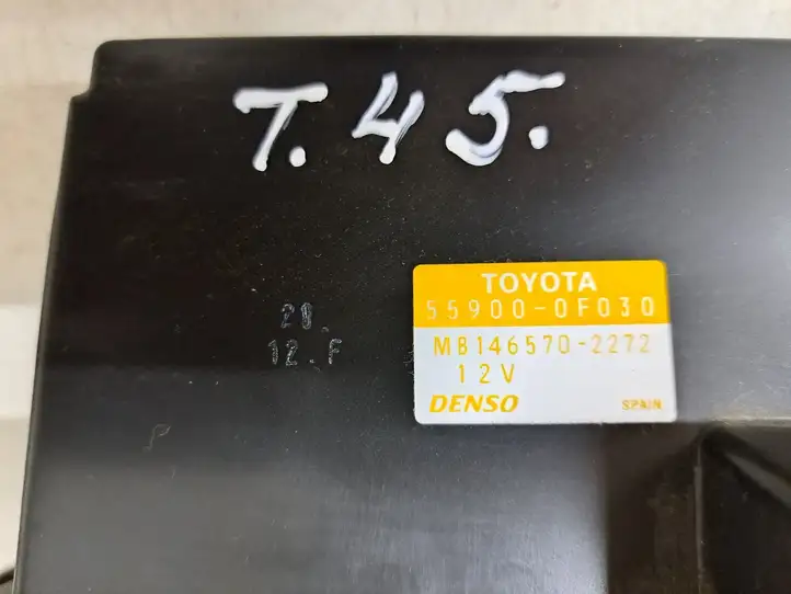 Toyota Corolla Verso AR10 (2004 - 2009) 559000F030 Блок управления климат-контролем — фото 3