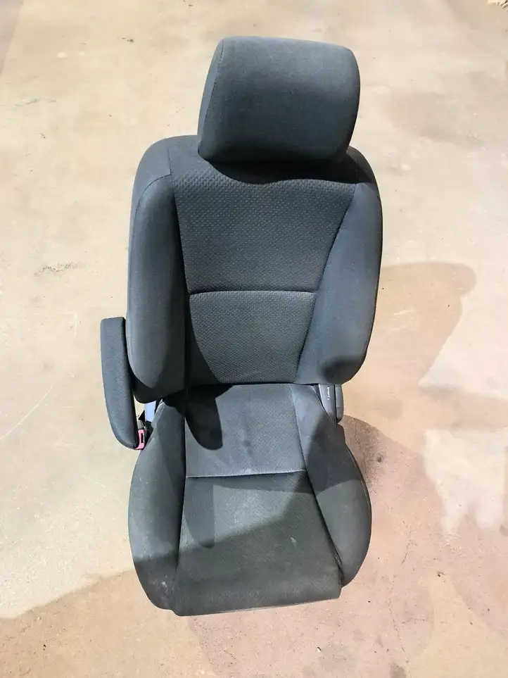 Toyota Corolla Verso AR10 (2004 - 2009) Переднее сиденье водителя — фото 2