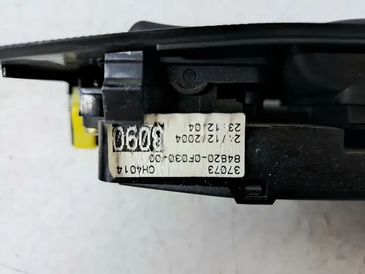 Toyota Corolla Verso AR10 (2004 - 2009) 848200F030 Блок кнопок стеклоподъемников — фото 2